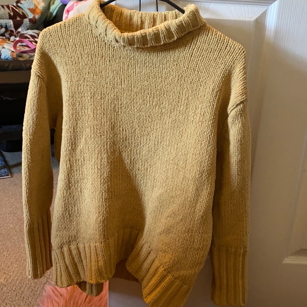 Mustard yellow turtle neck!